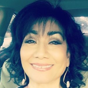 Meet your Posher, Gloria